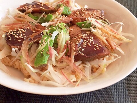 鰹のたたきの漬けで☆ポキ丼